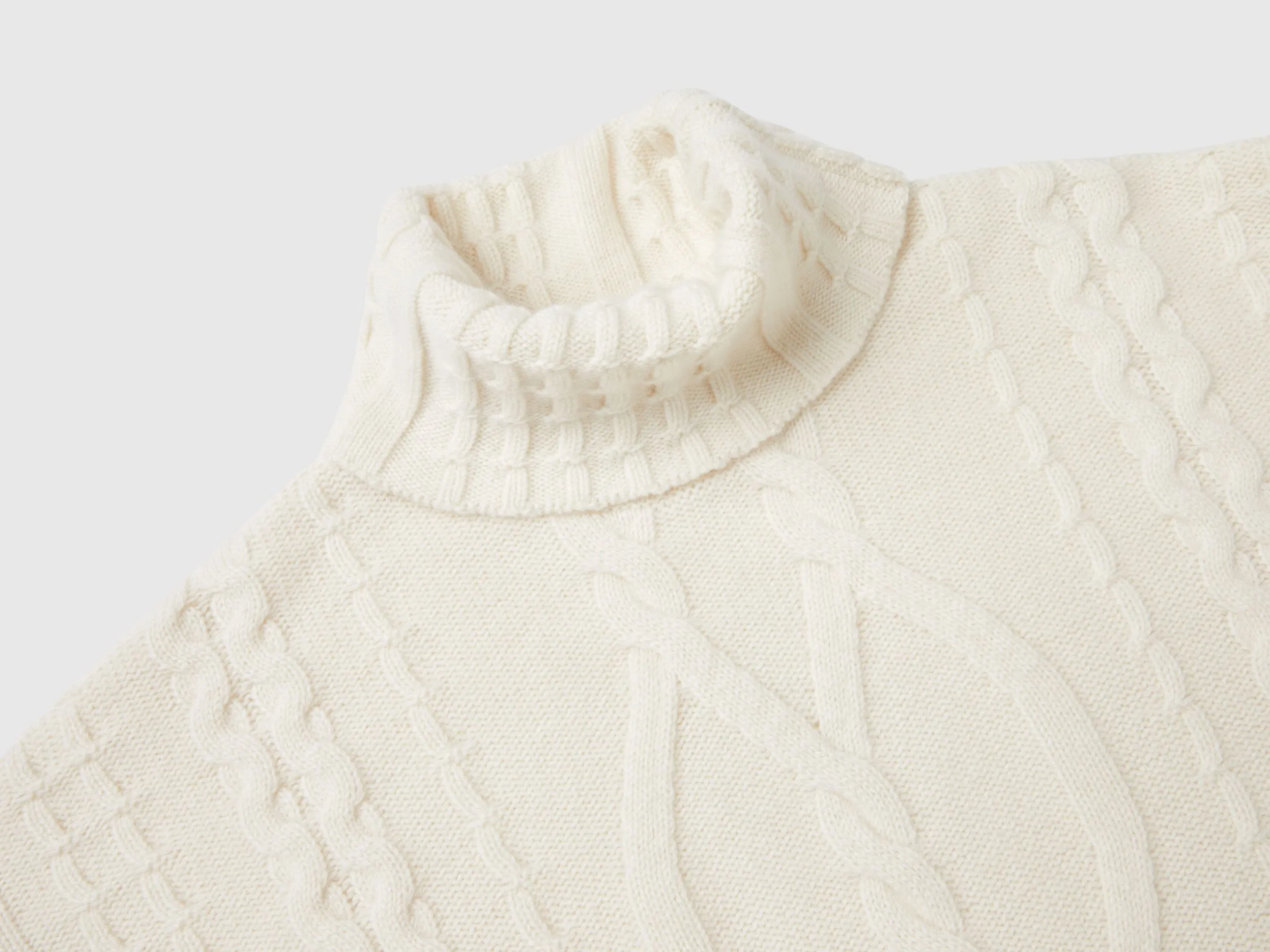 Pure cashmere turtleneck with cable knit - Creamy White | Benetton